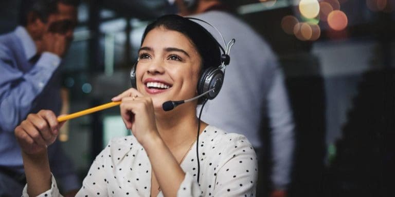 Entenda o que é script de vendas, sua importância, quais erros evitar ao usá-lo e veja 25 modelos prontos para usar!