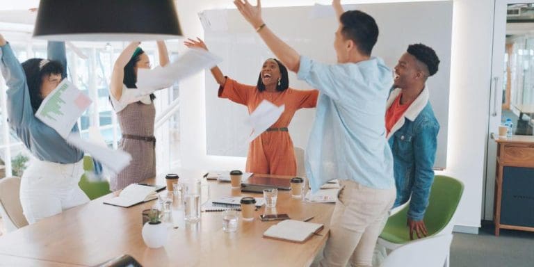 Venda consultiva, conexão real com o cliente, muito treino são algumas formas como bater metas de vendas. Confira outras 7 dicas certeiras!