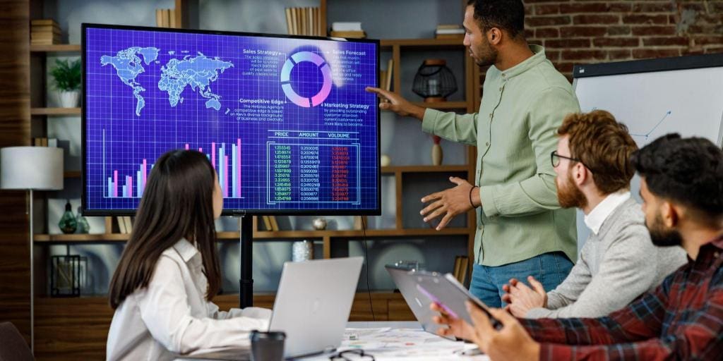 Entenda o que é big data, quais seus desafios (6 Vs), boas práticas e casos de uso. Aprenda também como aplicá-lo nas vendas B2B!