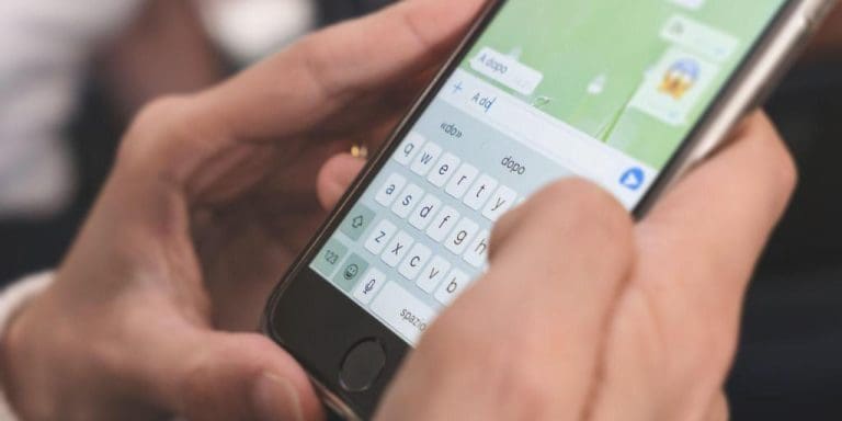 A automação de WhatsApp Business permite criar mensagens e respostas automáticas, agilizando a comunicação. Aprenda a configurar e otimizar
