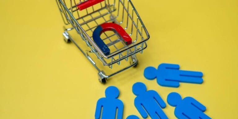 Aprenda a criar campanhas de PPC para atrair seus potenciais clientes de volta usando o retargeting